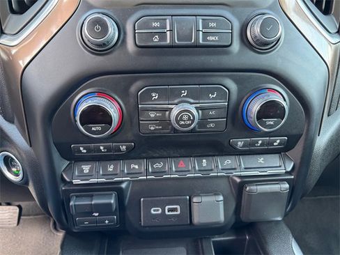 Used 2022 Chevrolet Silverado 3500 High Country image 22