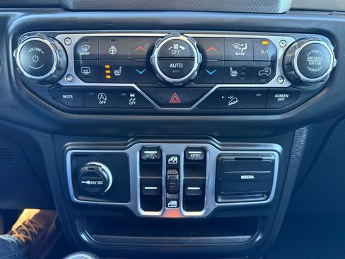 Used 2018 Jeep Wrangler Unlimited Sport S image 28