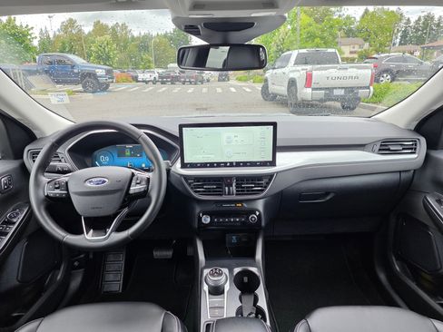 Used 2023 Ford Escape Platinum AWD/4WD image 10