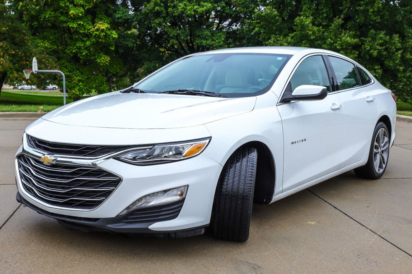 Used 2024 Chevrolet Malibu LT FWD image 3