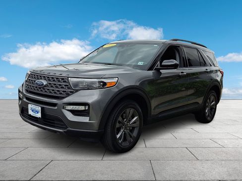 Used 2023 Ford Explorer XLT w/ Equipment Group 202A AWD/4WD image 3
