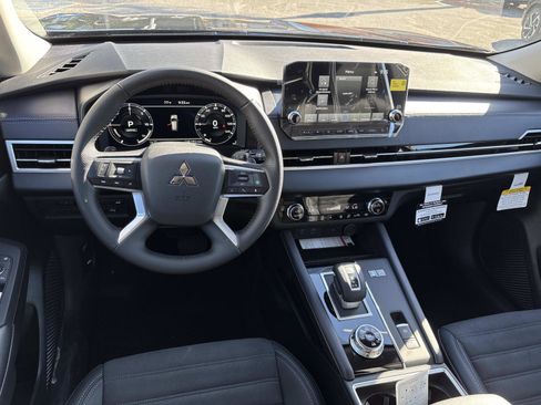 New 2025 Mitsubishi Outlander 4WD Plug-In Hybrid image 9