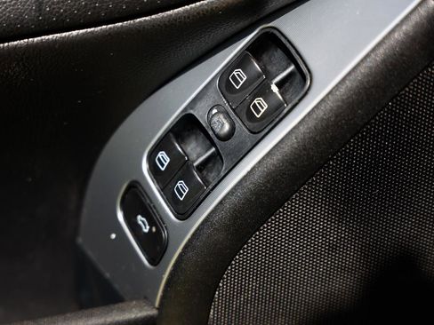 Used 2005 Mercedes-Benz C 230 Sedan image 36