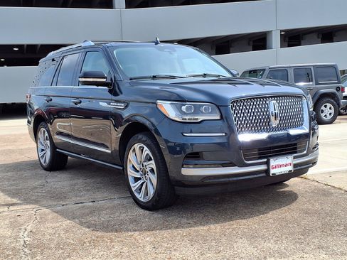 Used 2024 Lincoln Navigator Premiere AWD/4WD image 2