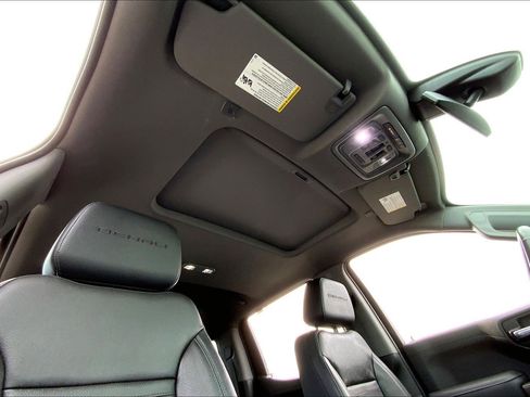 Used 2022 GMC Sierra 1500 Denali w/ Denali Premium Package image 11