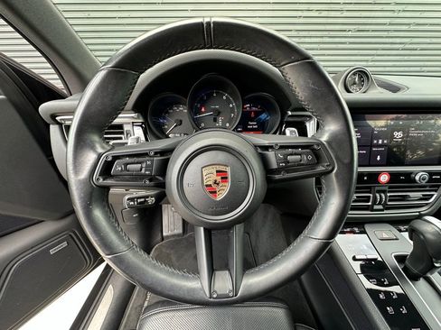 Certified 2024 Porsche Macan image 16