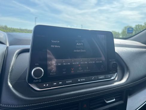 Used 2024 Nissan Rogue SV FWD image 27