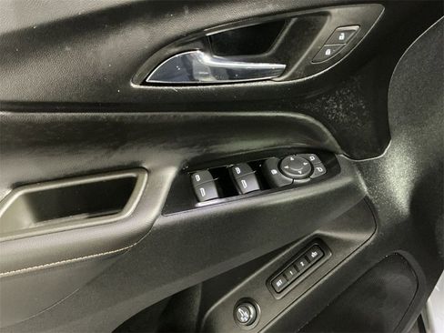 Used 2023 Chevrolet Equinox Premier image 23