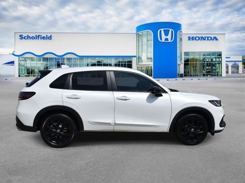 Used 2023 Honda HR-V Sport image 2