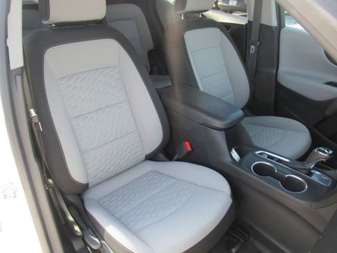 Used 2019 Chevrolet Equinox LS w/ LS Convenience Package FWD image 9