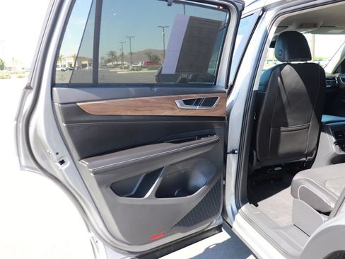Used 2026 Volkswagen Atlas SE AWD/4WD image 16