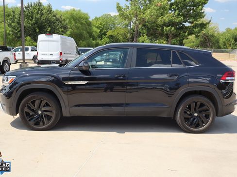 Used 2023 Volkswagen Atlas Cross Sport SE w/ Panoramic Sunroof Package FWD image 7