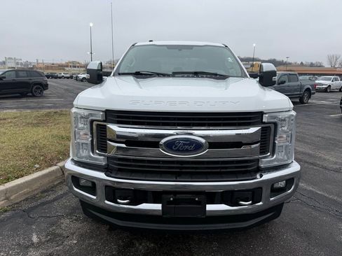 Used 2019 Ford F250 XLT w/ XLT Premium Package image 3