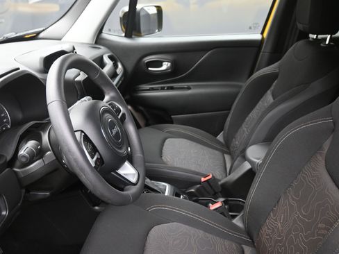 Used 2023 Jeep Renegade Latitude image 13