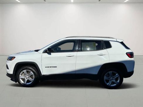 Used 2024 Jeep Compass Latitude AWD/4WD image 5