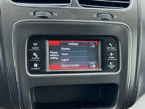 Used 2019 Dodge Journey SE image 9