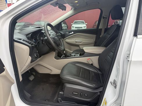 Used 2017 Ford Escape SE image 12