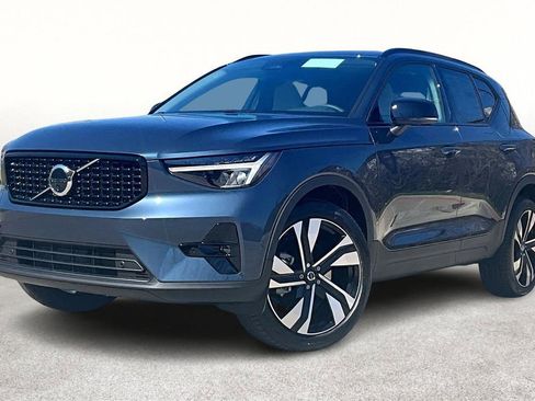 New 2026 Volvo XC40 B5 Plus image 2