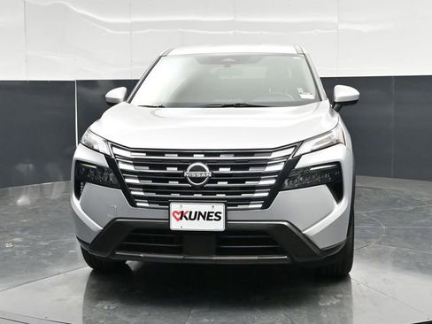 Used 2025 Nissan Rogue SV AWD/4WD image 2