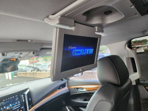 Used 2017 Cadillac Escalade ESV Premium Luxury AWD/4WD image 11
