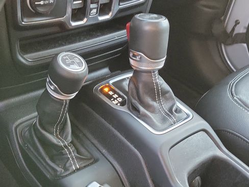 Used 2022 Jeep Wrangler Unlimited Sahara w/ Cold Weather Group image 30