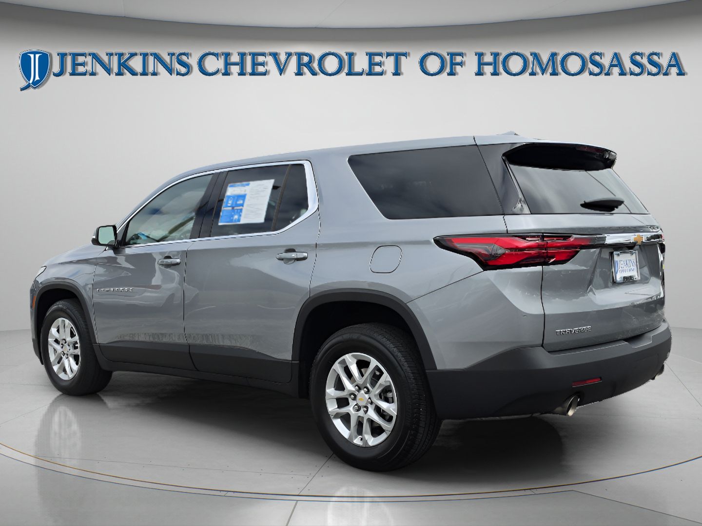 Used 2023 Chevrolet Traverse LS w/ Safety Package FWD image 8