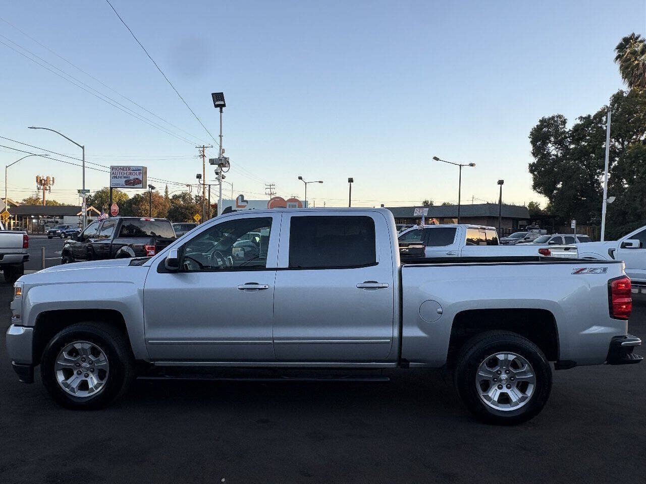Used 2017 Chevrolet Silverado 1500 LT w/ All Star Edition AWD/4WD image 5