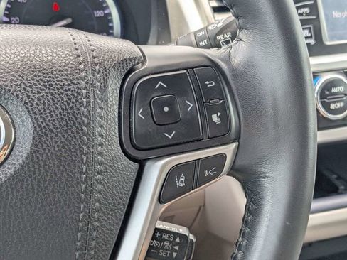 Used 2018 Toyota Highlander Limited FWD image 27