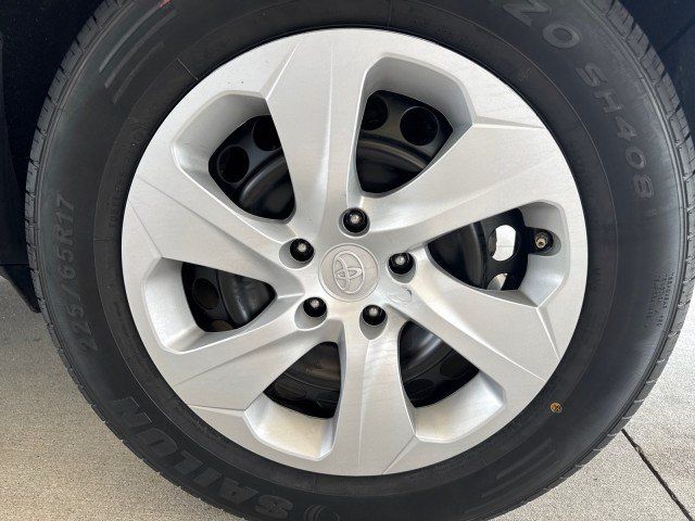 Used 2025 Toyota RAV4 LE AWD/4WD image 5