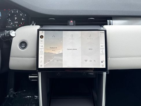 New 2025 Land Rover Discovery Sport Dynamic SE image 23