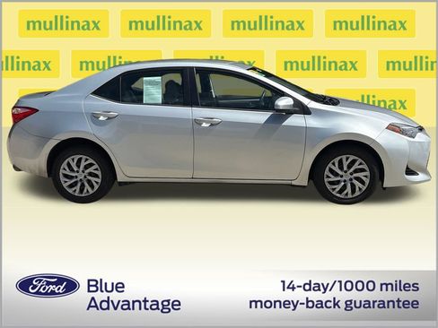 Used 2017 Toyota Corolla LE w/ Carpet Mat Package (TMS) FWD image 2
