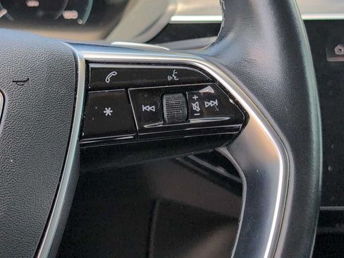 Used 2022 Audi e-tron Premium w/ Convenience Plus Package AWD/4WD image 24