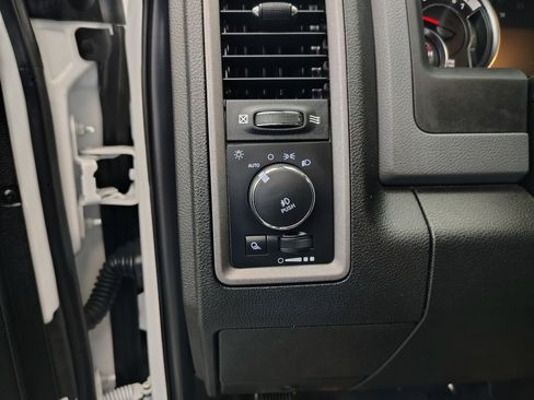Used 2019 RAM 1500 Express w/ Express Value Package AWD/4WD image 39