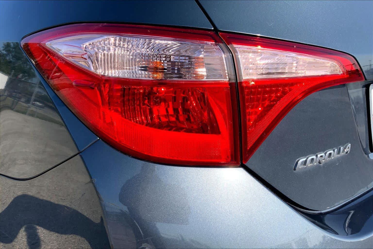 Used 2018 Toyota Corolla LE FWD image 28