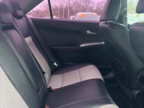 Used 2014 Toyota Camry SE image 11