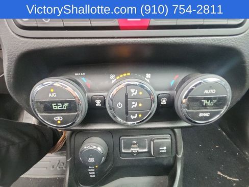 Used 2016 Jeep Renegade Latitude AWD/4WD image 7