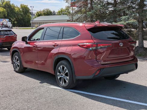 Used 2022 Toyota Highlander XLE image 10