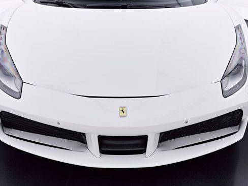 Used 2018 Ferrari 488 GTB RWD image 23