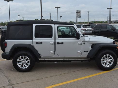 Used 2023 Jeep Wrangler Unlimited Sport AWD/4WD image 4