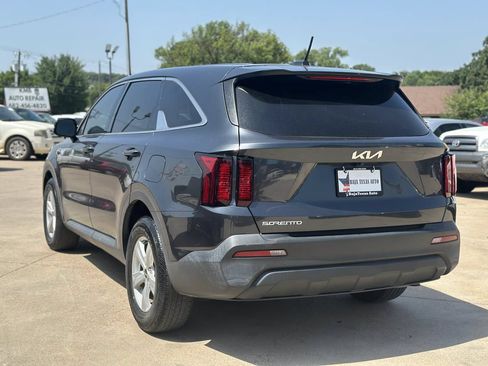 Used 2023 Kia Sorento LX FWD image 7