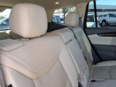 Used 2020 Cadillac XT6 Premium Luxury image 14