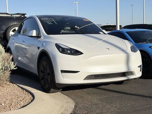 Used 2024 Tesla Model Y Long Range image 3