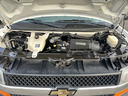 Used 2014 Chevrolet Express 3500 w/ Chrome Appearance Package image 27