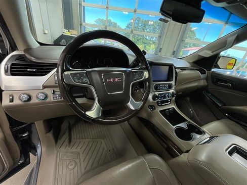 Used 2018 GMC Yukon XL SLT w/ Premium Edition AWD/4WD image 13