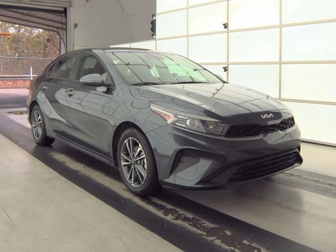 Used 2024 Kia Forte LXS w/ LXS Technology Package image 4