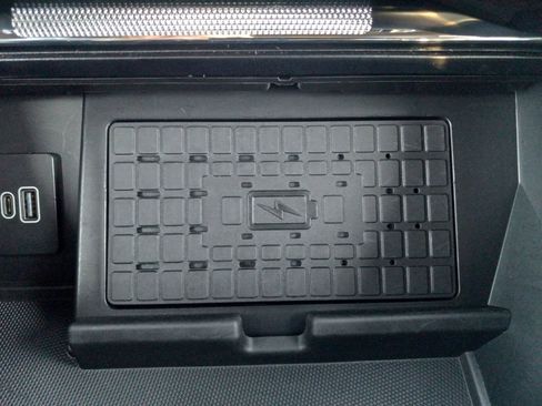 Used 2025 Ford F150 Platinum image 23