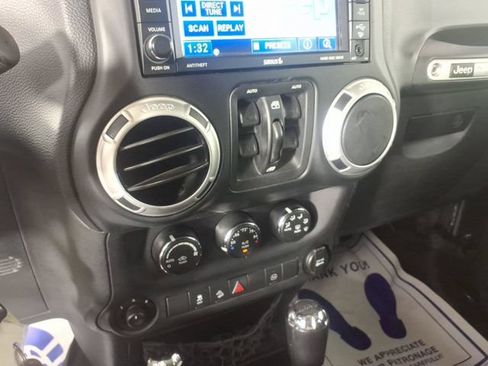 Used 2012 Jeep Wrangler Unlimited Rubicon AWD/4WD image 22