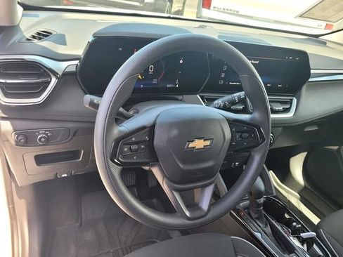 Used 2025 Chevrolet TrailBlazer LS FWD image 10