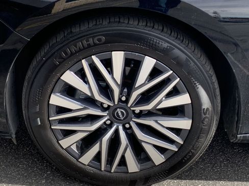 Used 2025 Nissan Altima 2.5 SV image 31