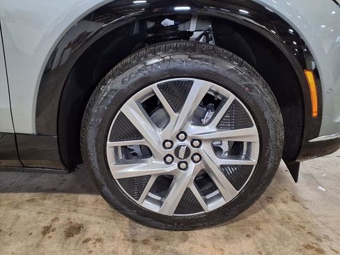 New 2026 Cadillac Optiq Luxury 2 image 5